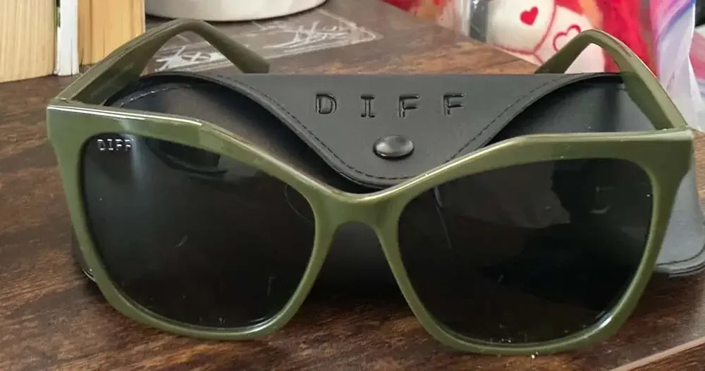 DIFF Eyewear Cassidy Sunglasses in Olive Green-NWT